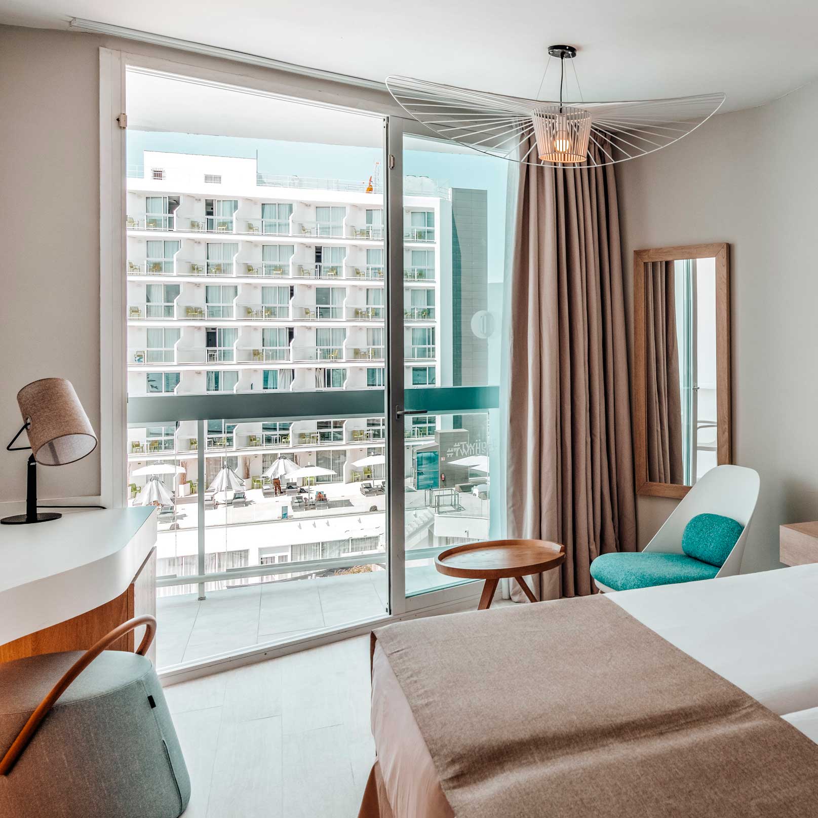 2-the_ibiza_twiins_uncover_double-(5)