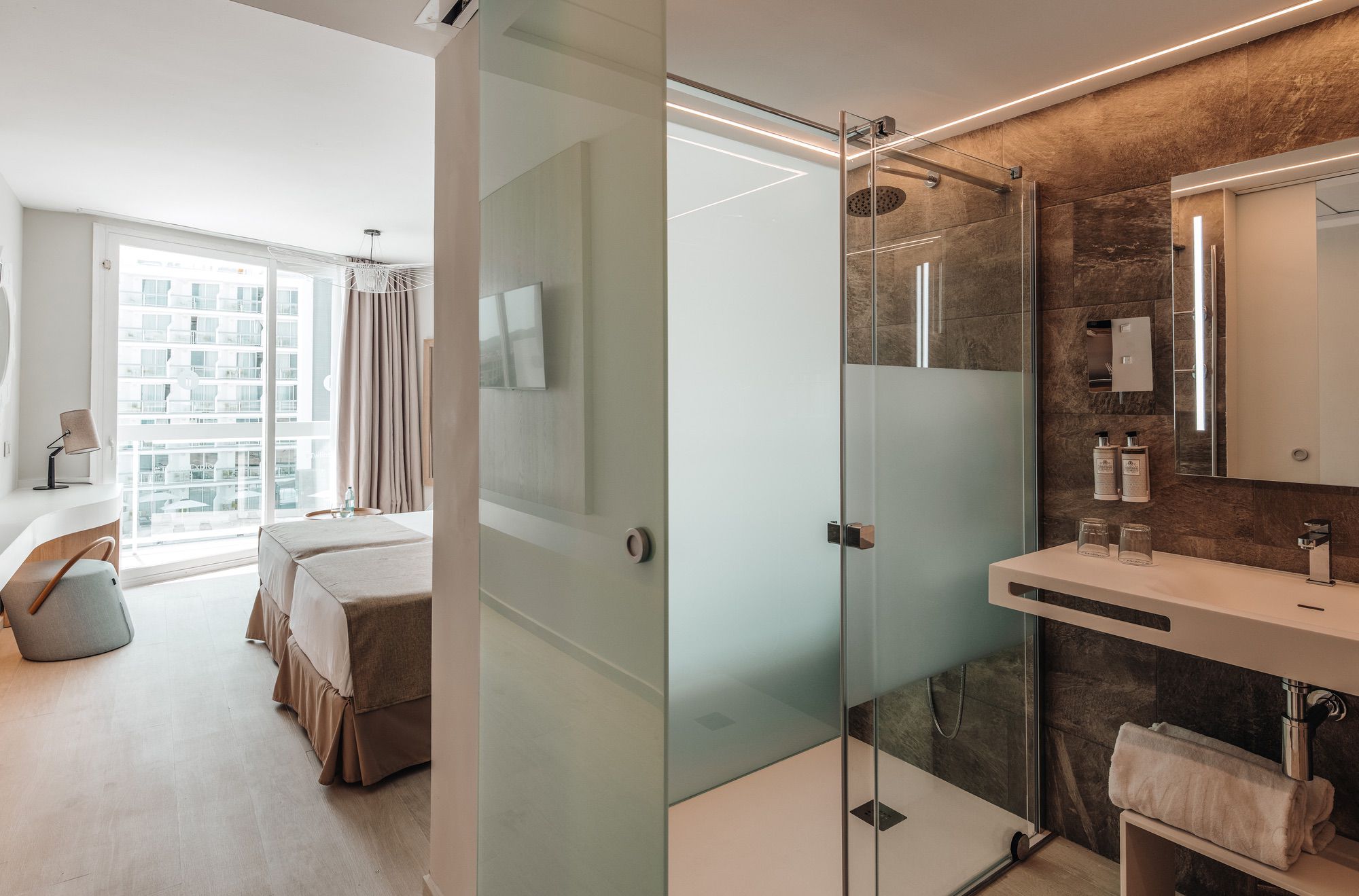 the_ibiza_twiins_discover_side_seaview (11)