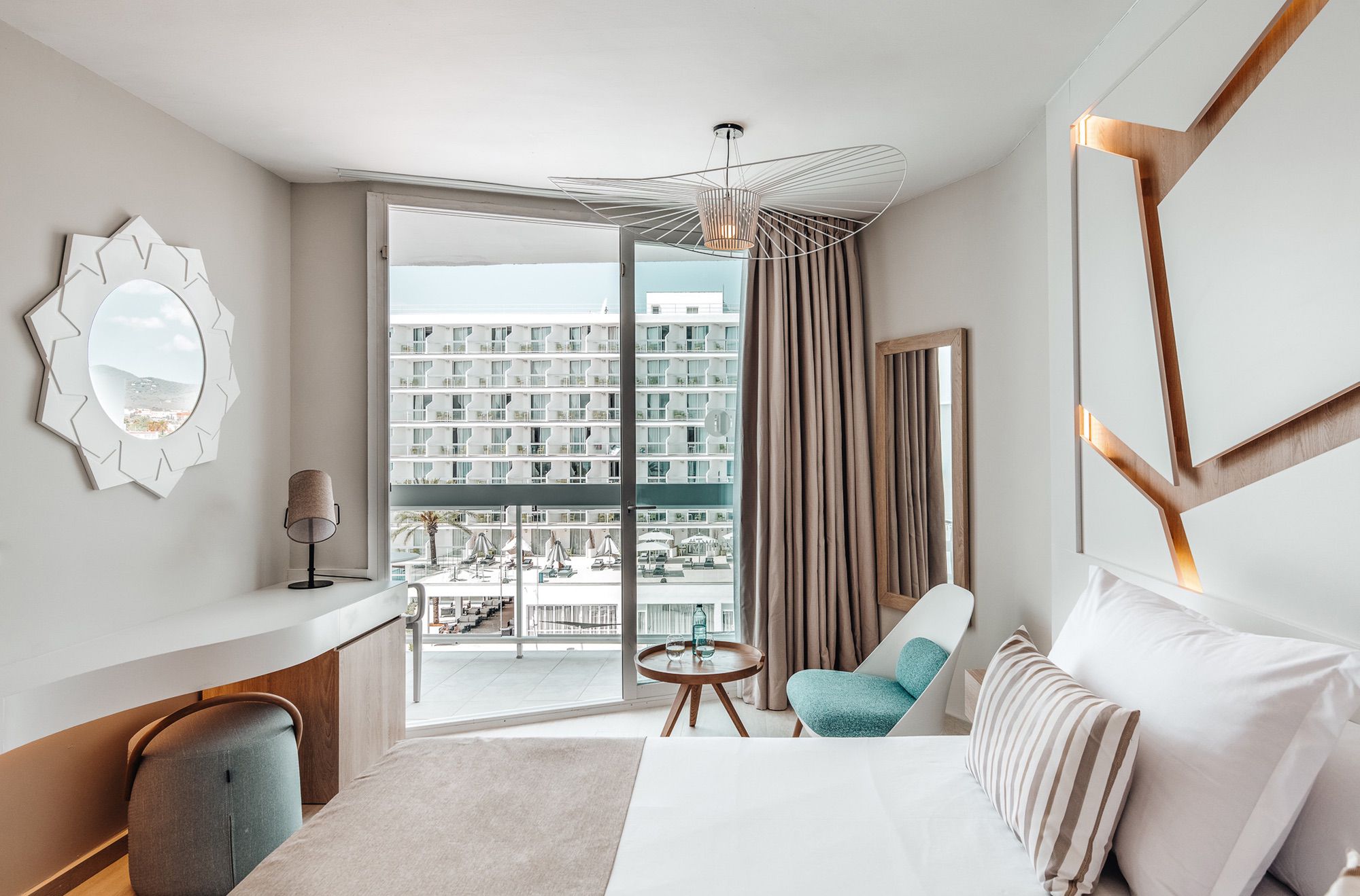 the_ibiza_twiins_discover_side_seaview (2)