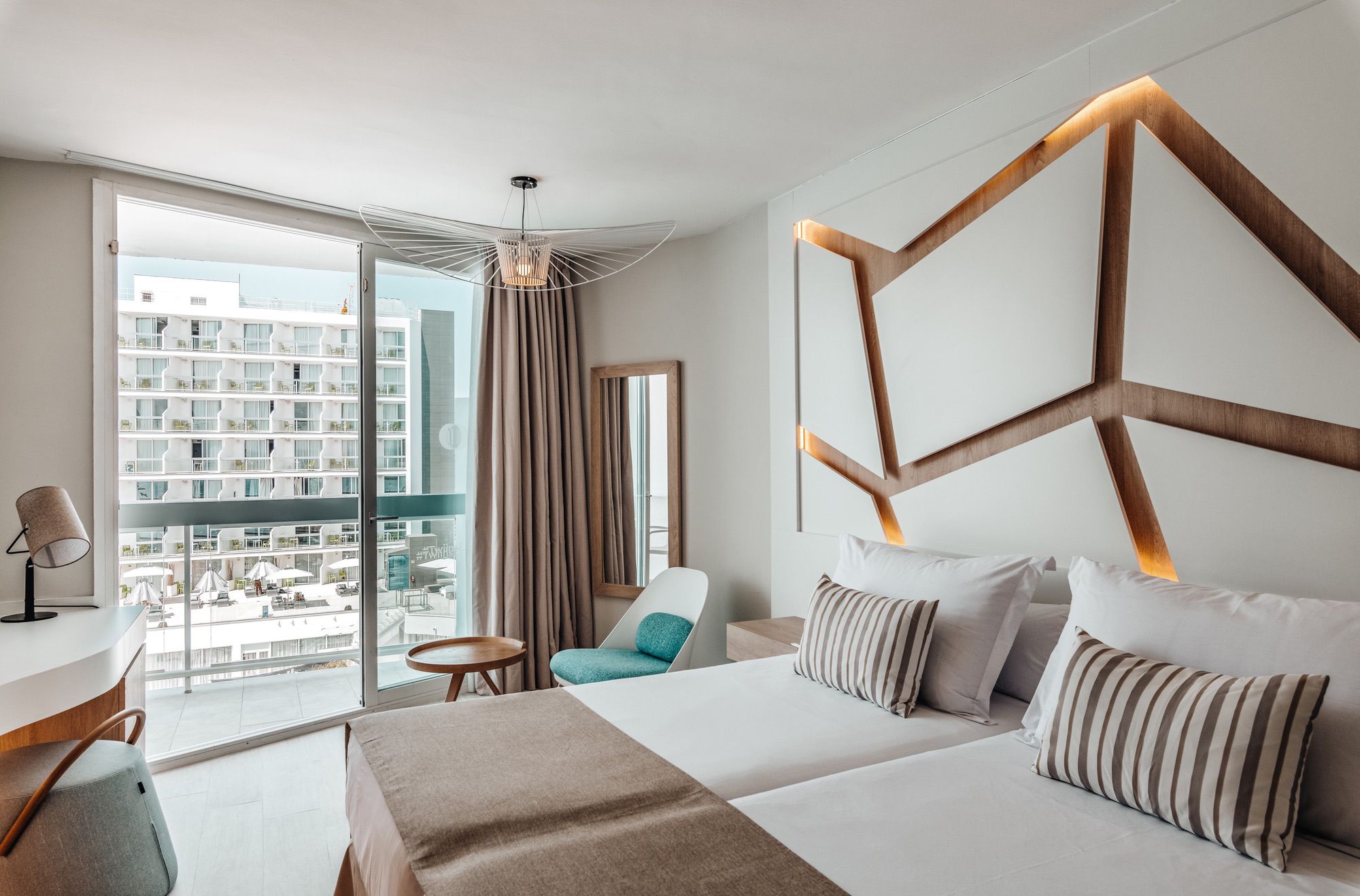 the_ibiza_twiins_discover_side_seaview (4)