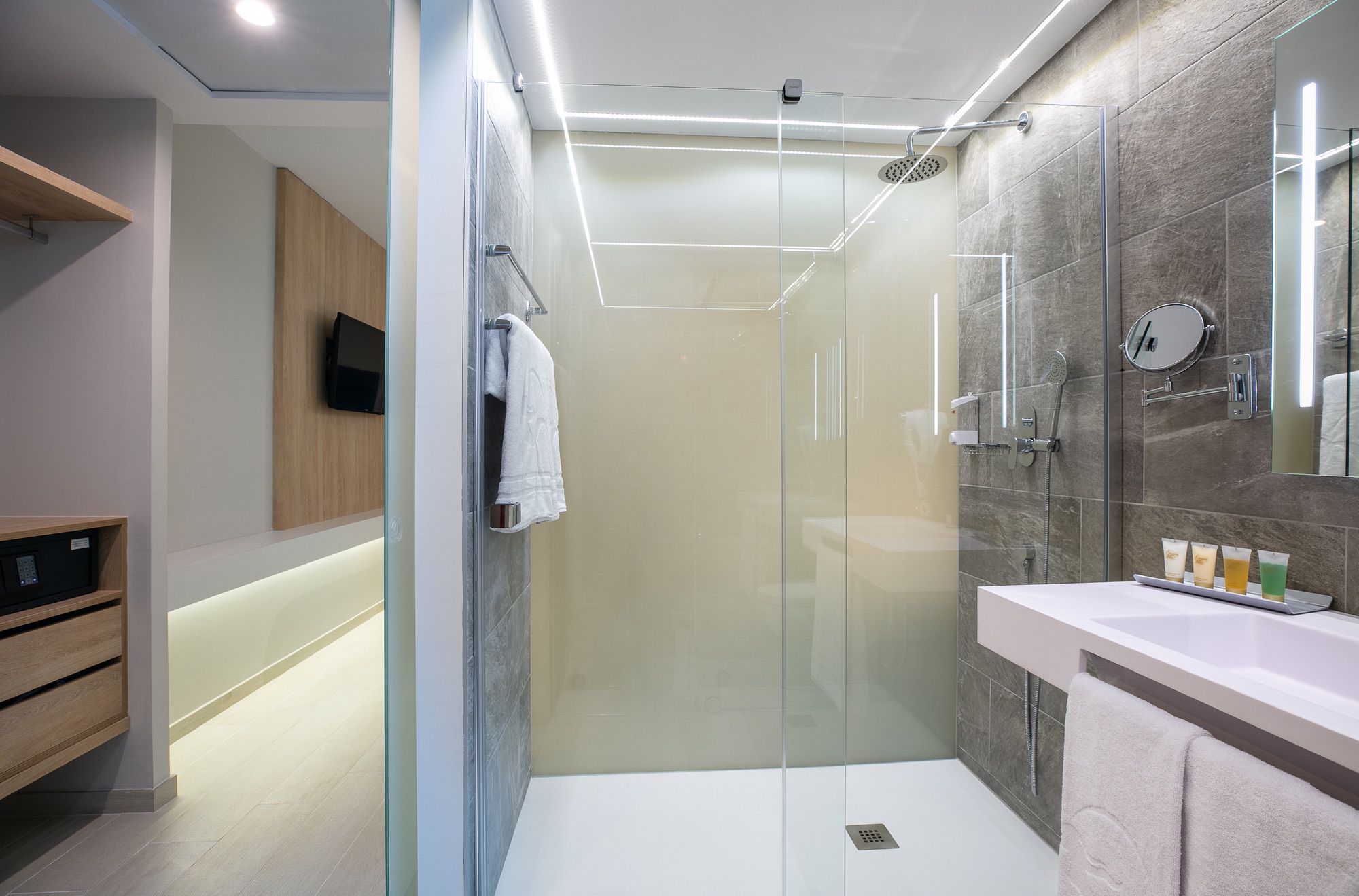 the_ibiza_twiins_discover_side_seaview (8)