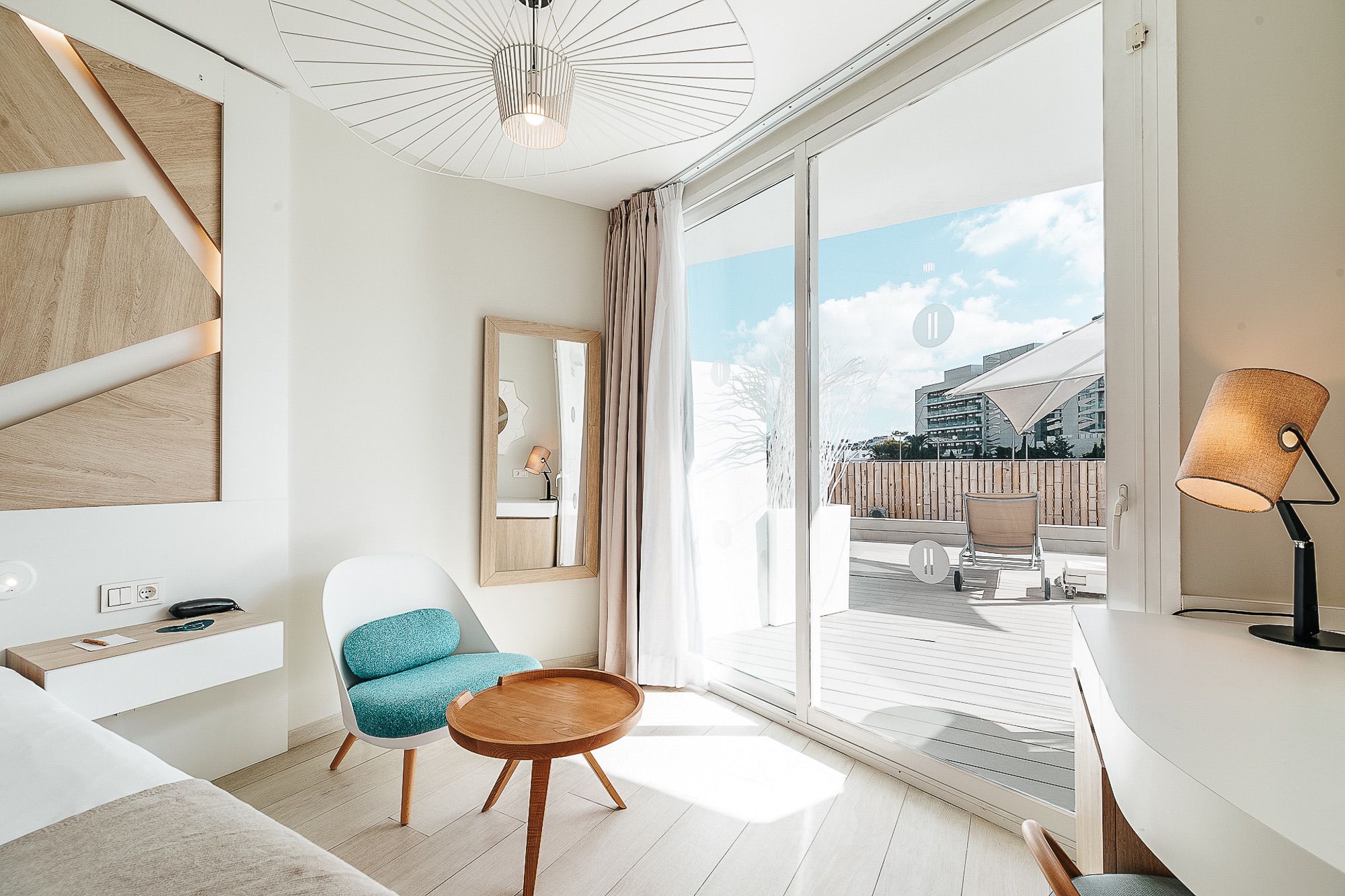 the_ibiza_twiins_embrace_solarium (4)