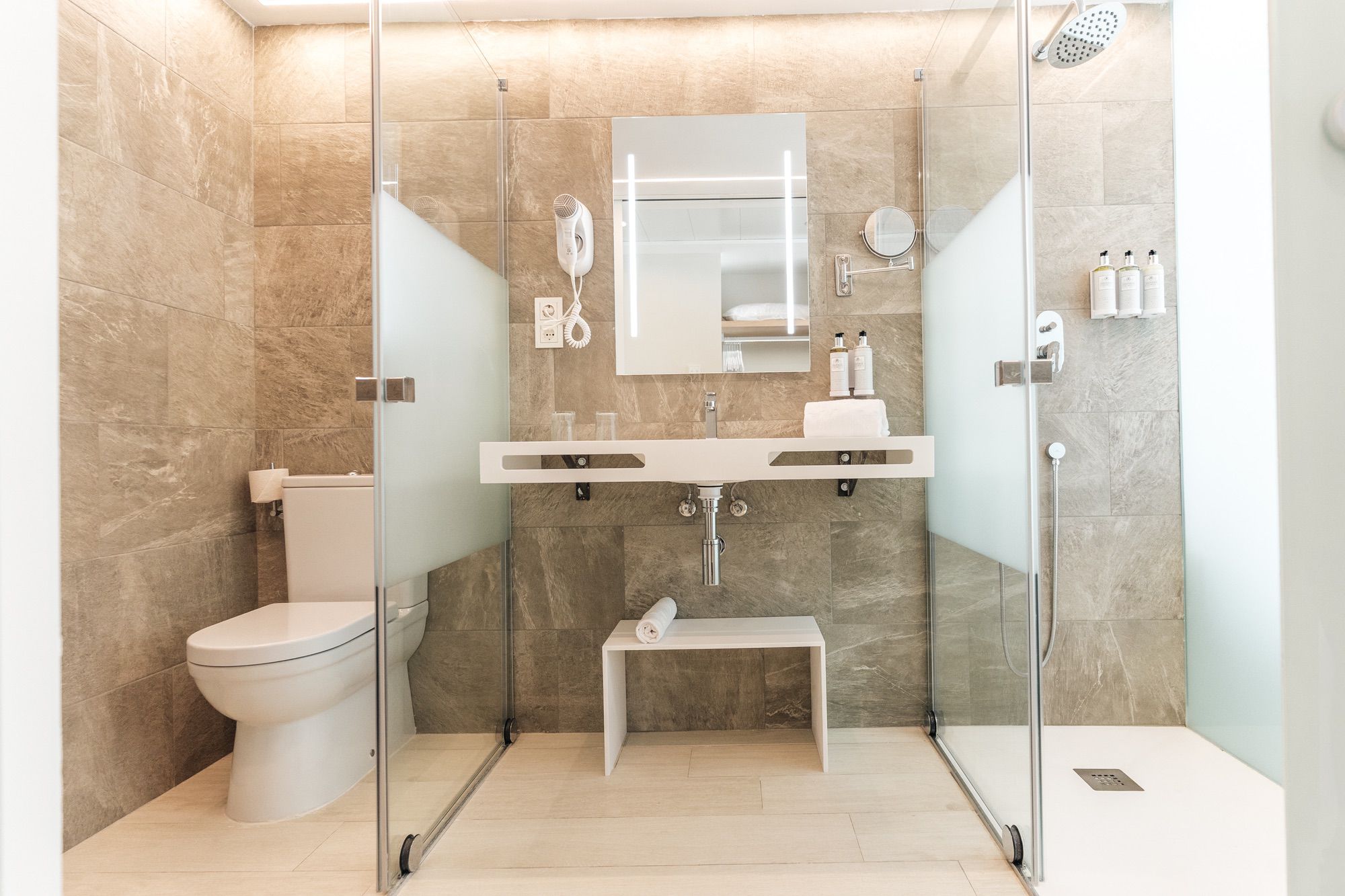 the_ibiza_twiins_embrace_solarium (7)