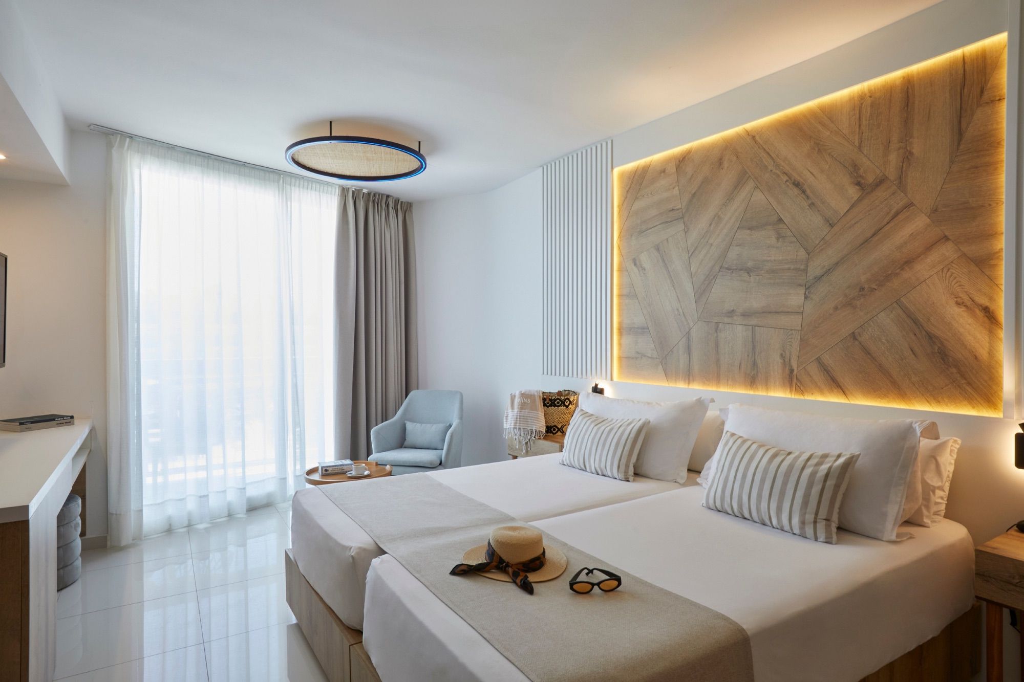 The Ibiza TwIIns Uncover Double - The Ibiza TwIIns Uncover Double (3)