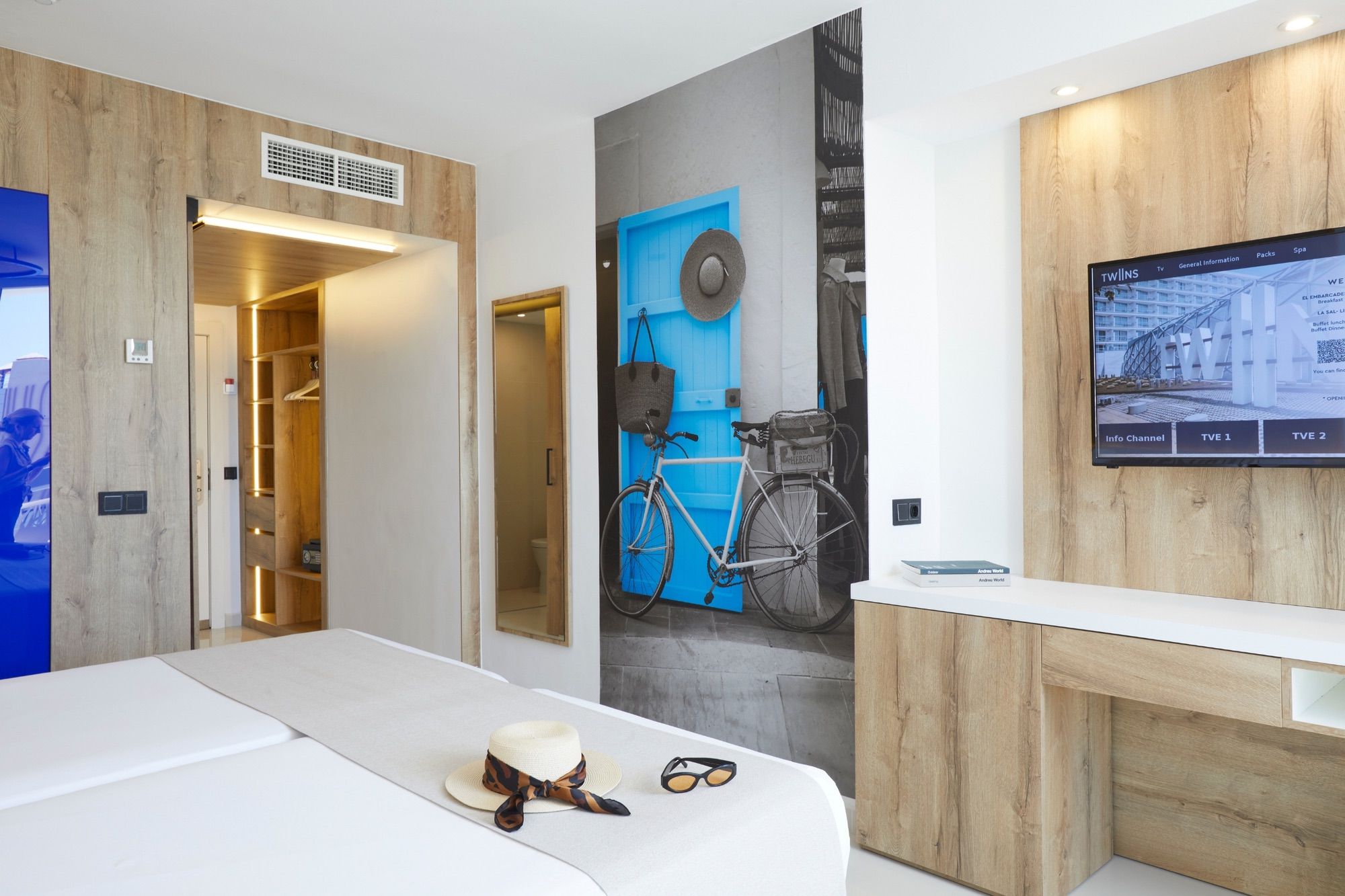 The Ibiza TwIIns Uncover Double - 8