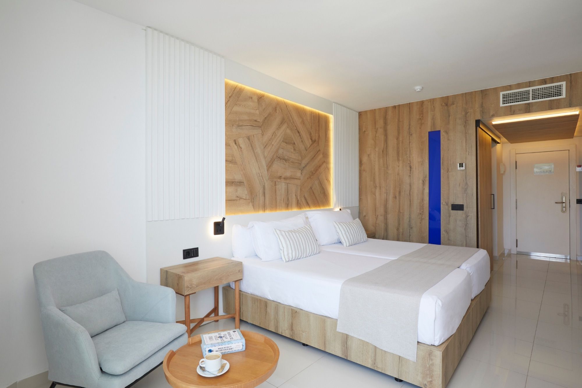 The Ibiza TwIIns Uncover Double - 11