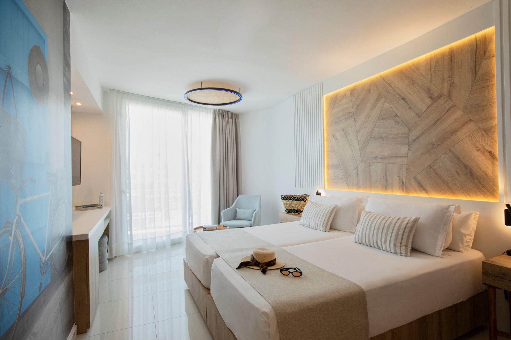 The Ibiza TwIIns Uncover Double - The Ibiza TwIIns Uncover Double