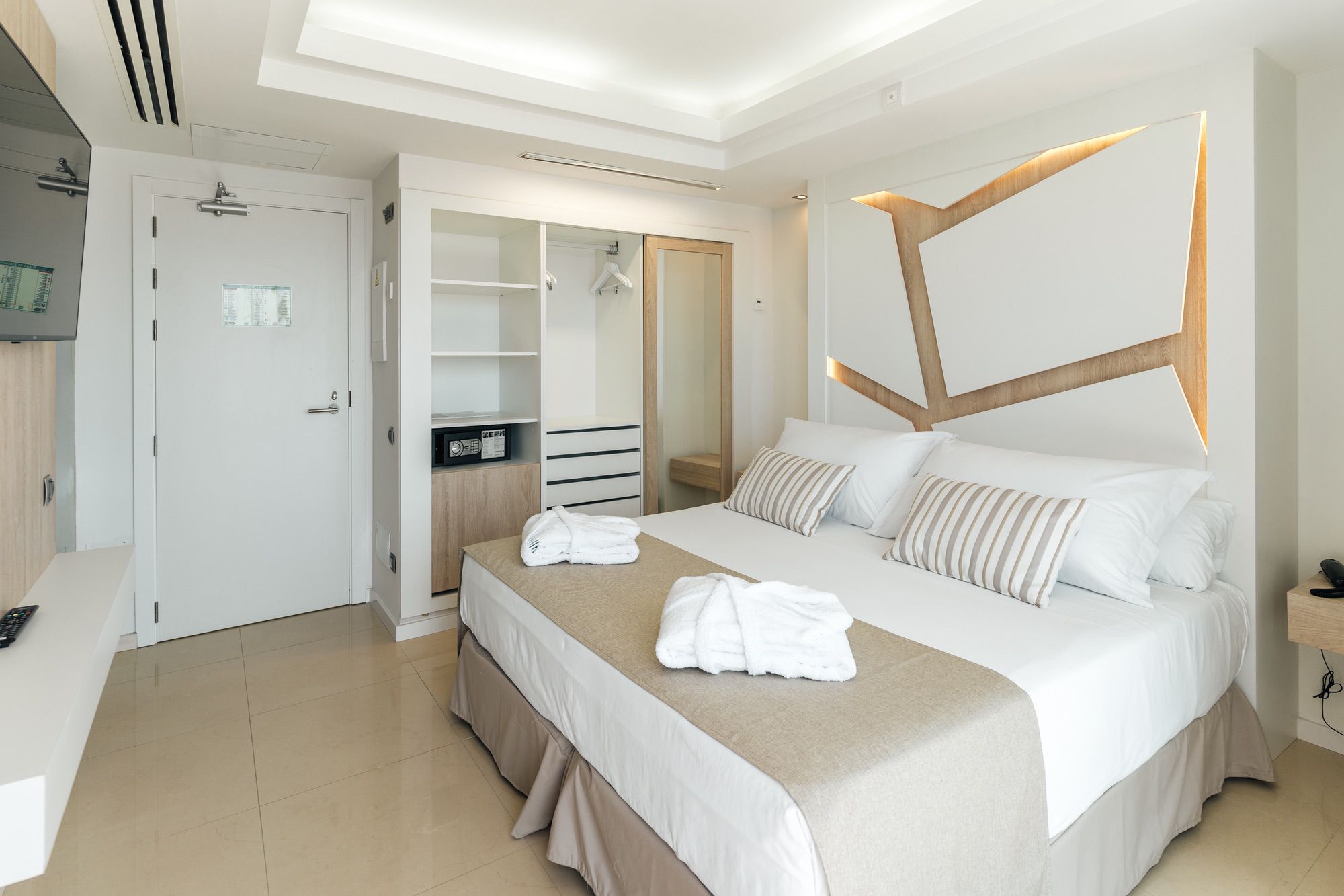 the_ibiza_twiins_venture_ocean_view (1)