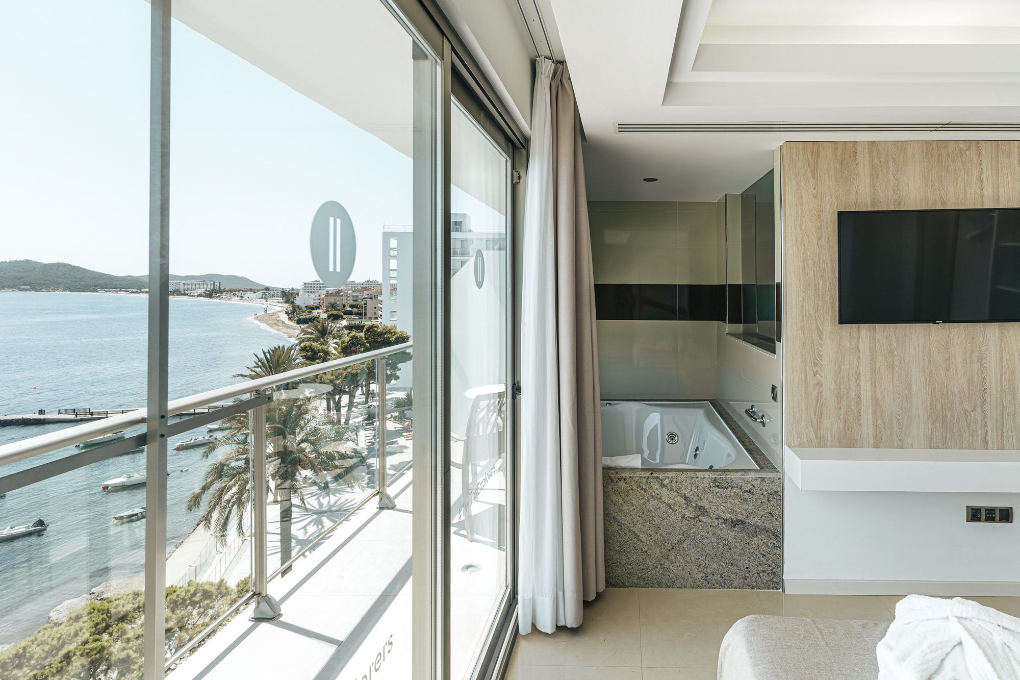 the_ibiza_twiins_venture_ocean_view (3)