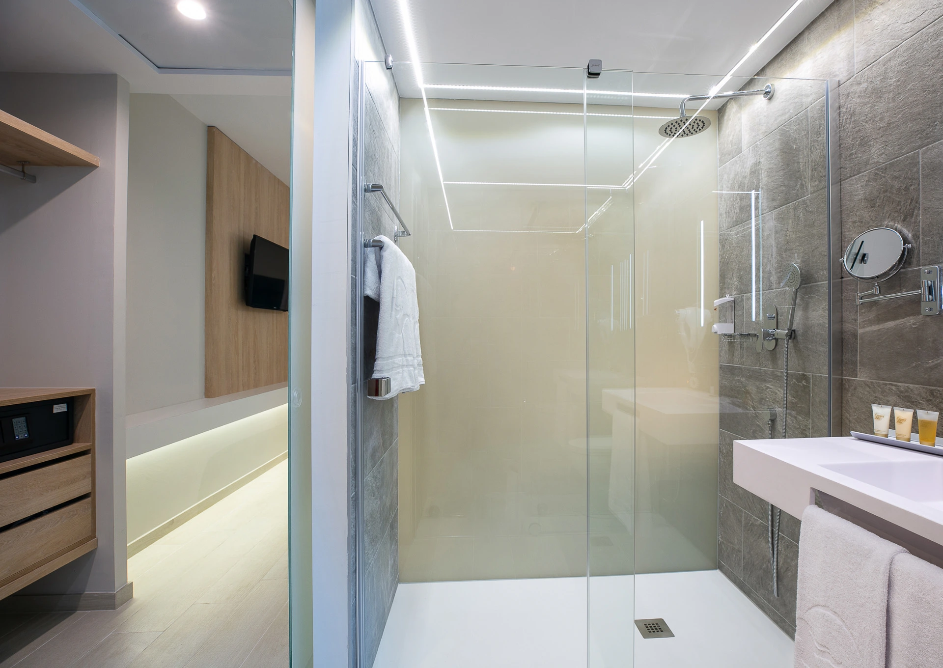 the_ibiza_twiins_uncover_double (17)